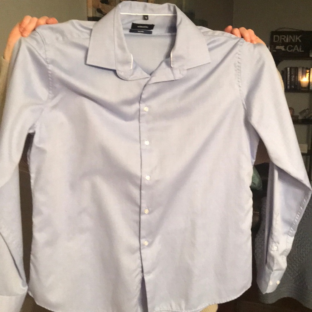 Men’s tailored button down (light blue)